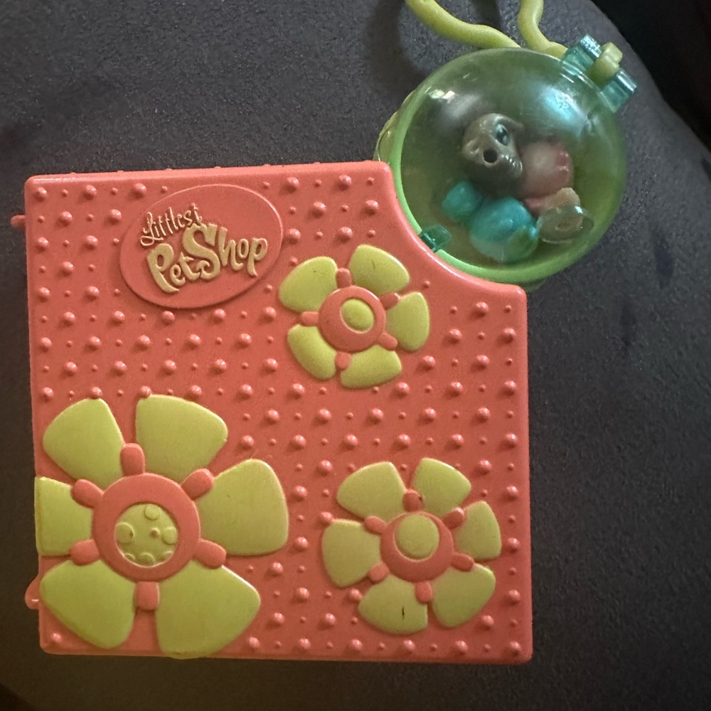 Littlest Pet Shop Teeniest Tiniest" playset from Hasbro includes all pieces